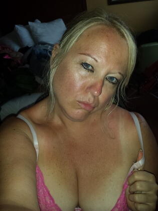 hotBLONDE42, Stowupland, Suffolk