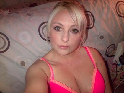 BLONDEwife41, Ladbroke, Warwickshire