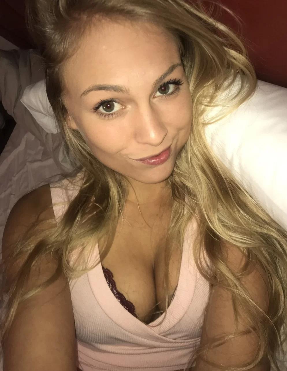 Blondi3xoxo, Wonersh, Surrey