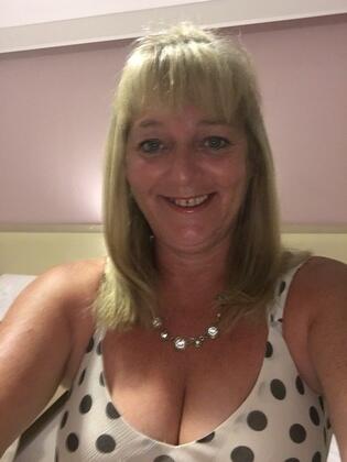bustymilf40x, Watford, Hertfordshire