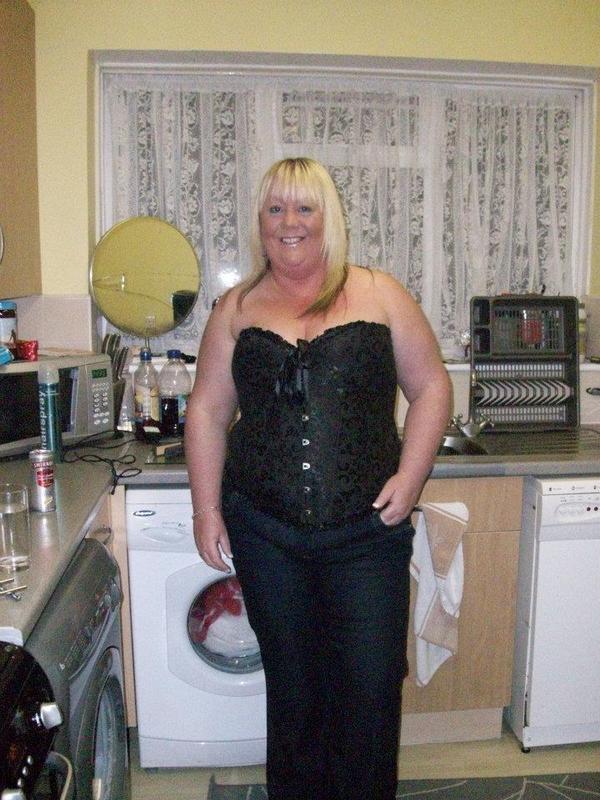 nikki952855, East Horsley, Surrey