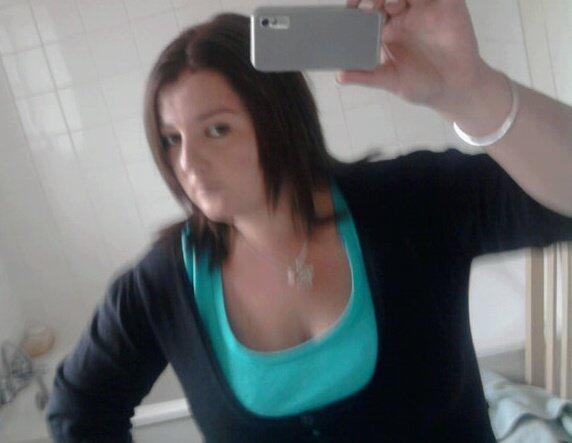 Holly123Xx, Surrey