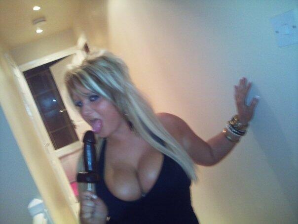 Linzzii, Freckleton, Lancashire