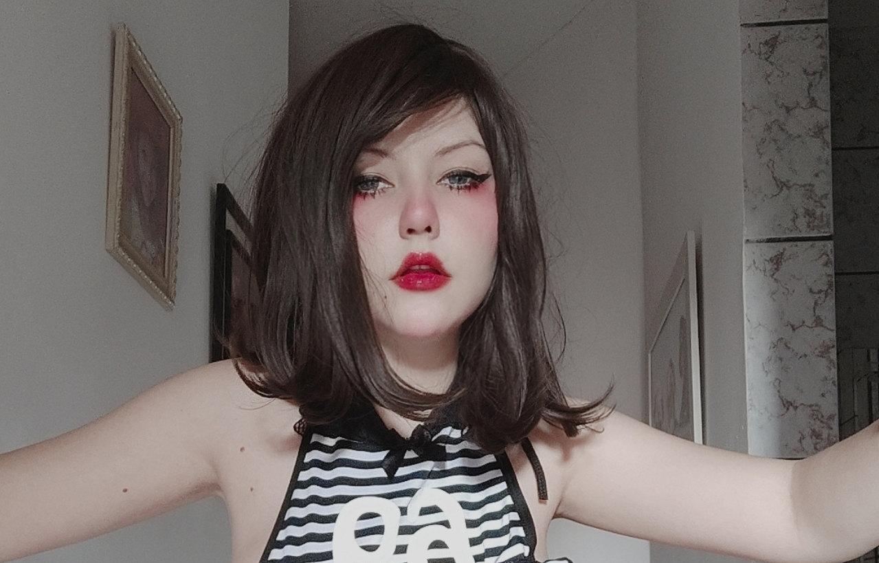 Whitegemgirl, Surrey
