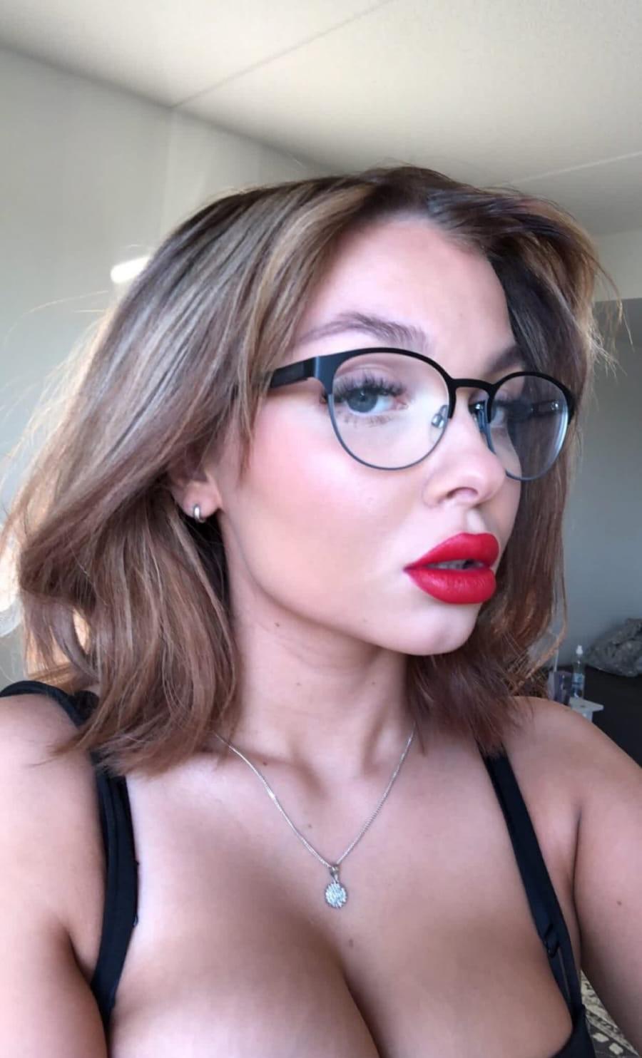 FoxxyRayy, Darfield, Barnsley